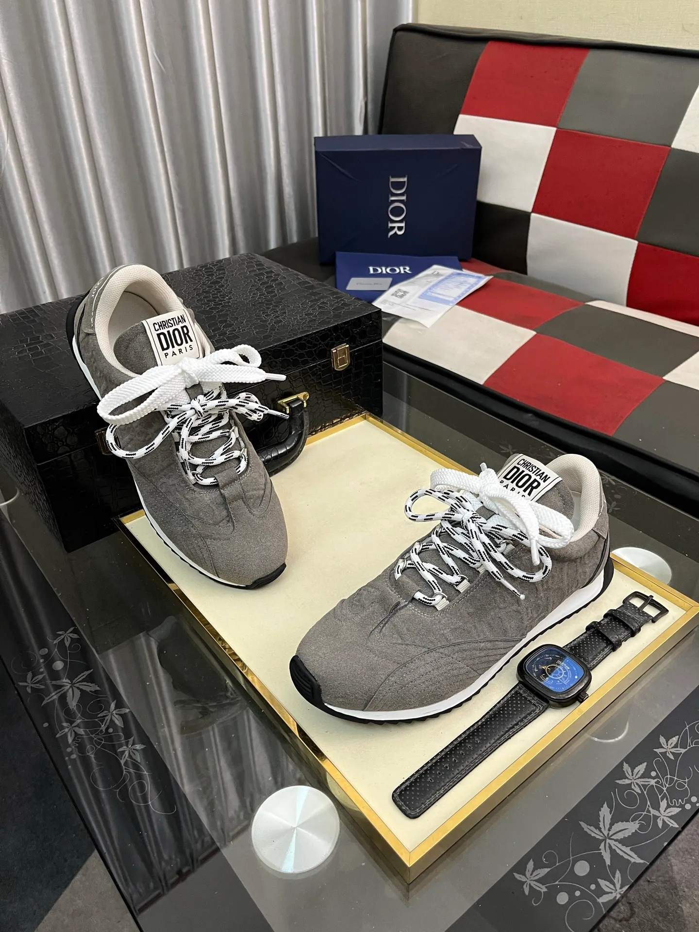 Men's shoes 💰500⌚️⌚️Dior original quality.~ Unique modern style sneakers. 🏃A must-have casual shoe for trendy men😍😍 Original brand imported from Italy, imported original leather, sheep lining (refuses to discolor and grind feet) Sole: Original sole provided by the original factory, French lazy style design ⚠️Fit to the feet, original quality, super comfortable original sole. Just like shooting the real thing 🎬The real thing is better Code number: 38-446️⃣Colors available